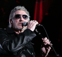 Ο Roger Waters για τη Χρυσή Αυγή: «Πόσο αξιοθρήνητοι και αμόρφωτοι» 