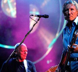 Μαζί στη σκηνή Waters και Gilmour 