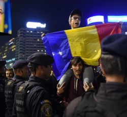 H τραγωδία στο Βουκουρέστι οδήγησε σε παραίτηση τον Ρουμάνο πρωθυπουργό 