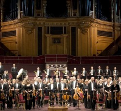 Η Βασιλική Φιλαρμονική Ορχήστρα παίζει prog rock! 