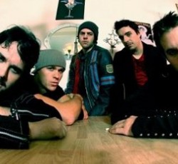 Guest συμμετοχή στο EP του γιου του κάνει ο Alice Cooper 