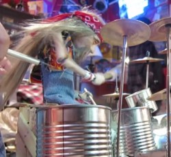 Μαριονέτα παίζει Rush! 