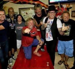 Ο Sammy Hagar τραγουδάει Alice In Chains μαζί με τον Jerry Cantrell στον εορτασμό των γενεθλίων του