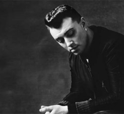 Ο τραγουδιστής του καινούργιου τραγουδιού του James Bond (;)