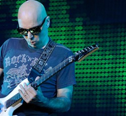 Ο John Petrucci (Dream Theater) και ο Steve Morse (Deep Purple) στην περιοδεία του Joe Satriani 