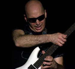 Τον Μάιο το "Unstoppable Momentum" του Joe Satriani