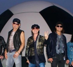 Ο Γερμανός πρέσβης της Παραγουάης τιμά τους Scorpions 
