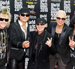 Scorpions: «Η νέα γενιά μας ωθεί να συνεχίσουμε» 