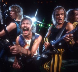 Aκούστε το ακυκλοφόρητο "Running For The Plane" των Scorpions 