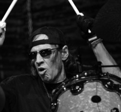 Απεβίωσε ο drummer των Stooges, Scott Asheton 
