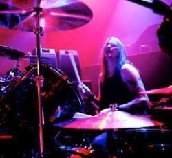 Manowar: «Ο Scott αναπαύεται εν ειρήνη τώρα»