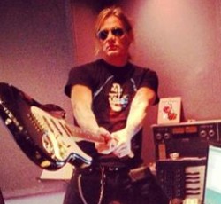 Ο Sebastian Bach ηχογραφεί «μυστικό project που θα φέρει επανάσταση στη mainstream μουσική» 