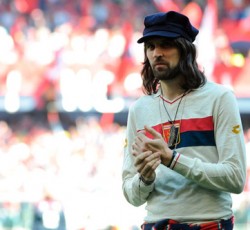 Serge Pizzorno (Kasabian): «Δεν έχουν μείνει πολλές rock 'n' roll μπάντες» 