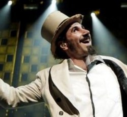 Δείτε απόσπασμα από τις προετοιμασίες για το musical του Serj Tankian 