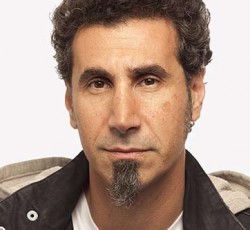 Serj Tankian: «Ο κόσμος στις Η.Π.Α. δεν διαβάζει, γι' αυτό εξέλεξε τον George Bush»