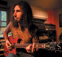 O Serj Tankian θα διασκευάσει Αισχύλο 