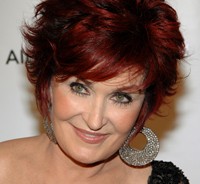 Η Sharon Osbourne χτυπά μοντέλο του Playboy! 