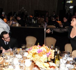 «Έλουσε» με φαγητό έναν manager η Sharon Osbourne 