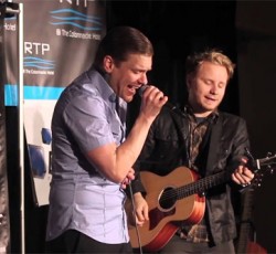 Δείτε τους Shinedown να ερμηνεύουν ακουστικά δικά τους κομμάτια και το "Simple Man" των Lynyrd Skynyrd