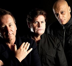 Ακούστε το νέο τραγούδι των Simple Minds 