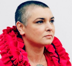 Η Sinead O' Connor στέλνει επιστολή στον Putin υπέρ των Pussy Riot 
