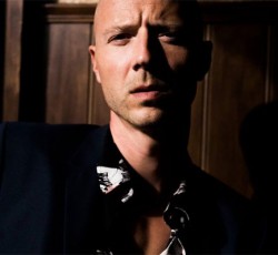 Νέο single και επιστροφή του Sivert Hoyem στην Ελλάδα για συναυλίες 