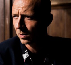 Aκούστε δύο νέα τραγούδια του Sivert Hoyem 