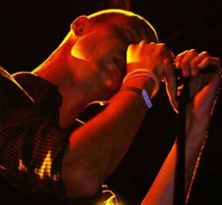 Πλησιάζουν οι εμφανίσεις του Sivert Hoyem στην Ελλάδα: Ποιοι θα ανοίξουν τις συναυλίες / Αλλαγή χώρου διεξαγωγής στην Πάτρα 