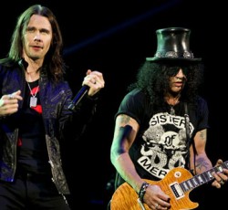 Τραγούδι από το soundtrack "Nothing Left To Fear" παρουσίασαν οι Slash και Myles Kennedy 