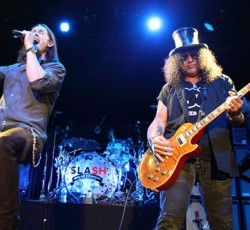 Heavy δίσκο ετοιμάζουν Slash, Myles Kennedy και Conspirators 