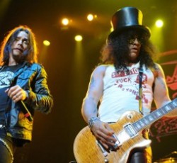 Τα περιεχόμενα του πρώτου DVD του Slash (με τον Myles Kennedy στα φωνητικά)  