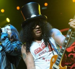 Ακούστε ολόκληρο το live album του Slash 