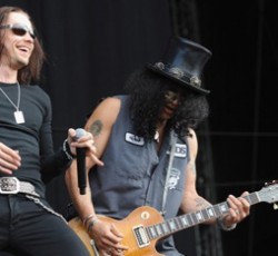 Ακούστε νέο τραγούδι του Slash από την πρώτη στάση της περιοδείας του 