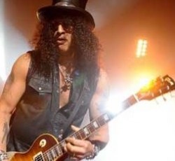 Slash: «Δε μπορώ να κατανοήσω την υστερία γύρω από τους Guns N' Roses» 