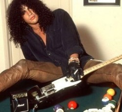 Slash: «Τα πλήκτρα διέλυσαν τους Guns N' Roses» 