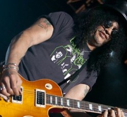 Άγνοια δηλώνει ο Slash για το ενδεχόμενο να παραστούν όλα τα αυθεντικά μέλη των Guns N' Roses στο Rock And Roll Hall Of Fame 