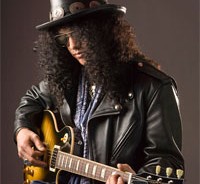 Ο Slash ηχογραφεί μαζί με Grohl και McKagan 