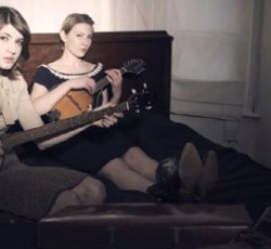 Ο Jack White συνεργάζεται με τις Smoke Fairies 