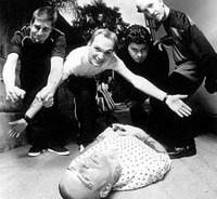 Μπάχαλο και αποχωρήσεις στους Snot 