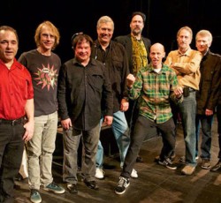 Mέλη των Nirvana και Mudhoney στη σκηνή με τους Sonics 