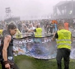Καταιγίδα χτύπησε το Sonisphere Festival της Φινλανδίας - Γύρω στους 40 οι τραυματίες 