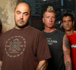 Δε διαλύονται οι Staind 