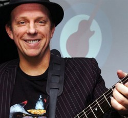 Μέλη των Rolling Stones και των Black Keys σε νέο blues κομμάτι 