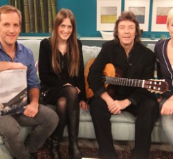 Ο Steve Hackett των Genesis ερμηνεύει ζωντανά τραγούδια από το "Genesis Revisited II" σε τηλεοπτική εκπομπή 