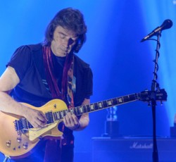 Ο Steve Hackett για την πιθανή επανένωση των Genesis 