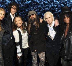 Dave Grohl, Steven Tyler και Slash ερμηνεύουν το "Walk This Way" των Aerosmith (video)