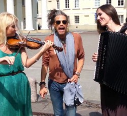 Ο Steven Tyler (Aerosmith) έγινε ...ρεζίλι στην Λιθουανία 