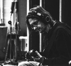 Στο studio ηχογραφώντας τον νέο του δίσκο ο Steven Wilson 