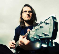 Ο Steven Wilson παρουσιάζει την πιο προσιτή πλευρά της μουσικής του 