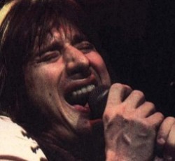 Ο πρώην τραγουδιστής των Journey, Steve Perry, γράφει ξανά μουσική 